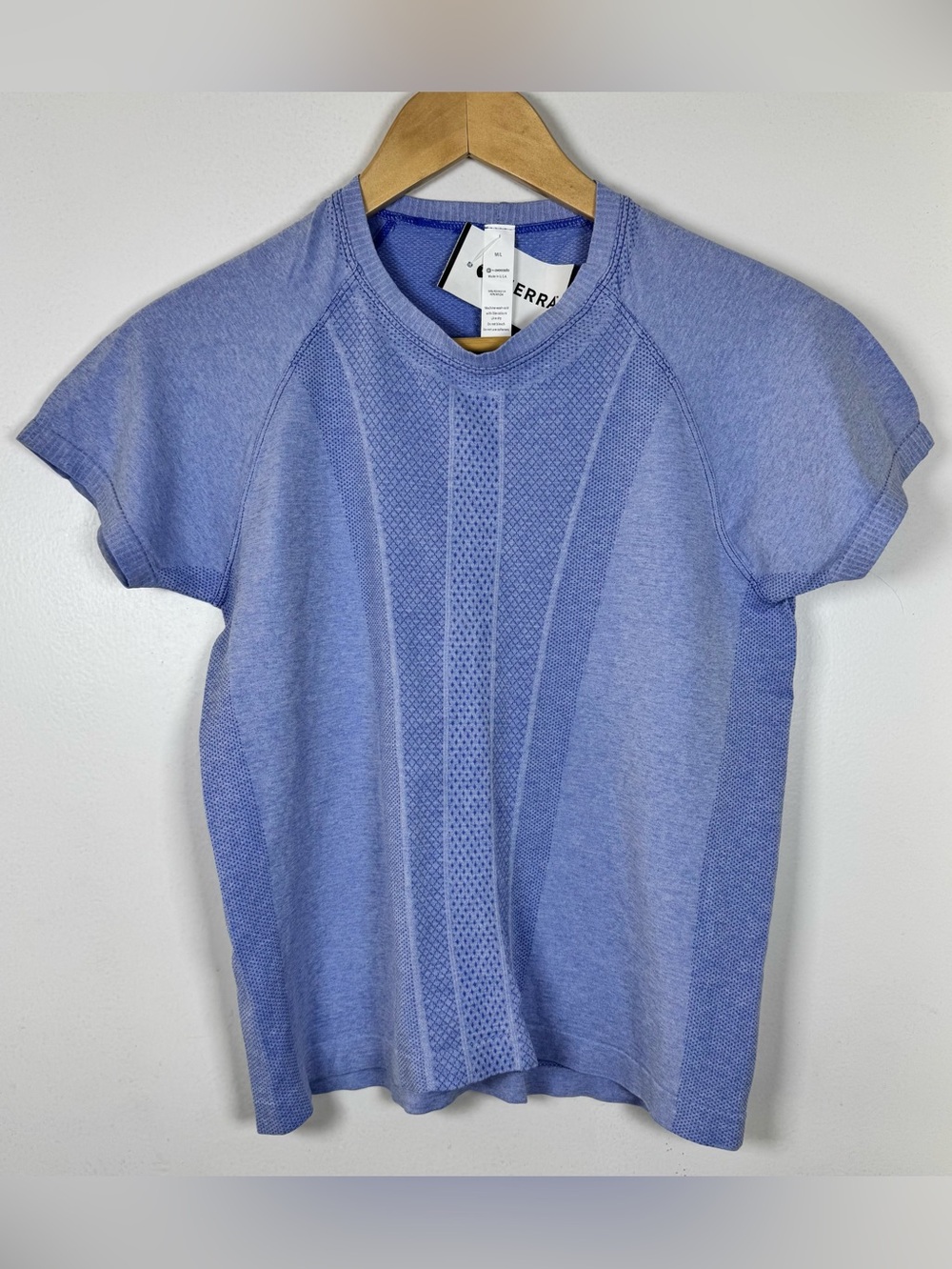 @ By Avocado Seamless Athletic Top Periwinkle  Breathable Short Sleeve Medium